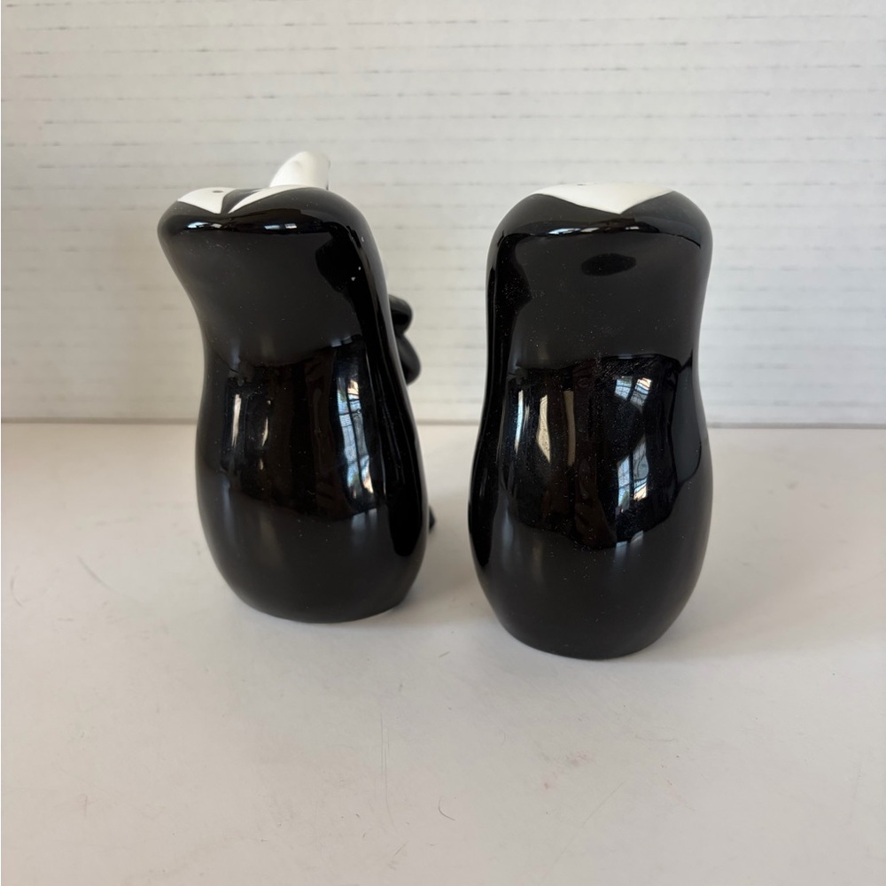 Looney Tunes Pepé Le‎ Pew and Penelope salt and pepper shakers vintage - Picture 3 of 6